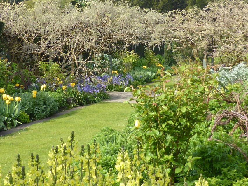  Hampton Court, Herefordshire 